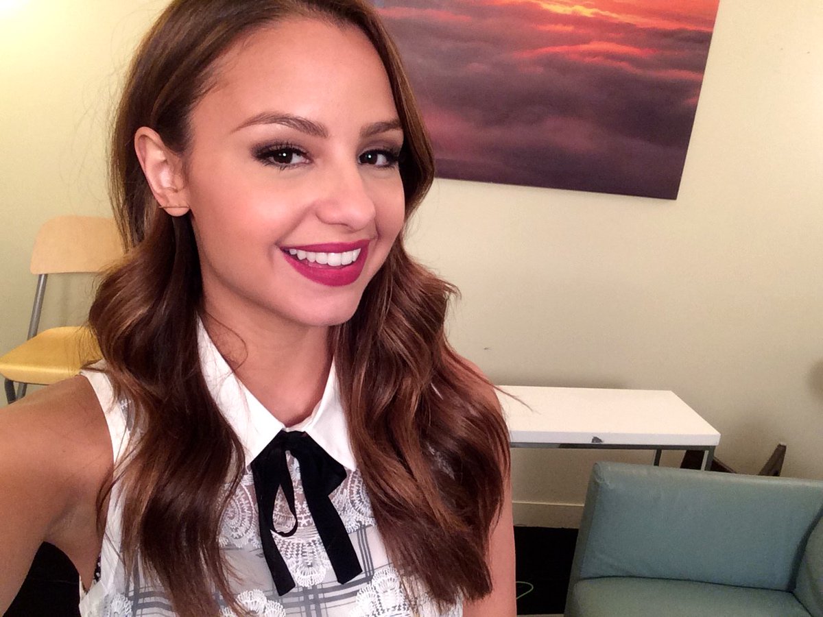 YoungandHungry's tweet photo. RT if you can’t wait to see our #YoungandHungry #WCWs, @aimeecarrero &amp; @ashleytisdale in THREE hours! https://t.co/4YTRSNatiq