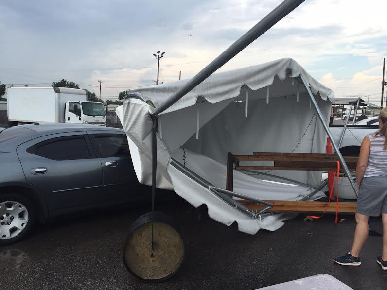 Dimwood's tweet image. @memphisweather1 so this just happened...The winds at Winchester/Getwell were CRAZY. #straightlinewind #memstorm