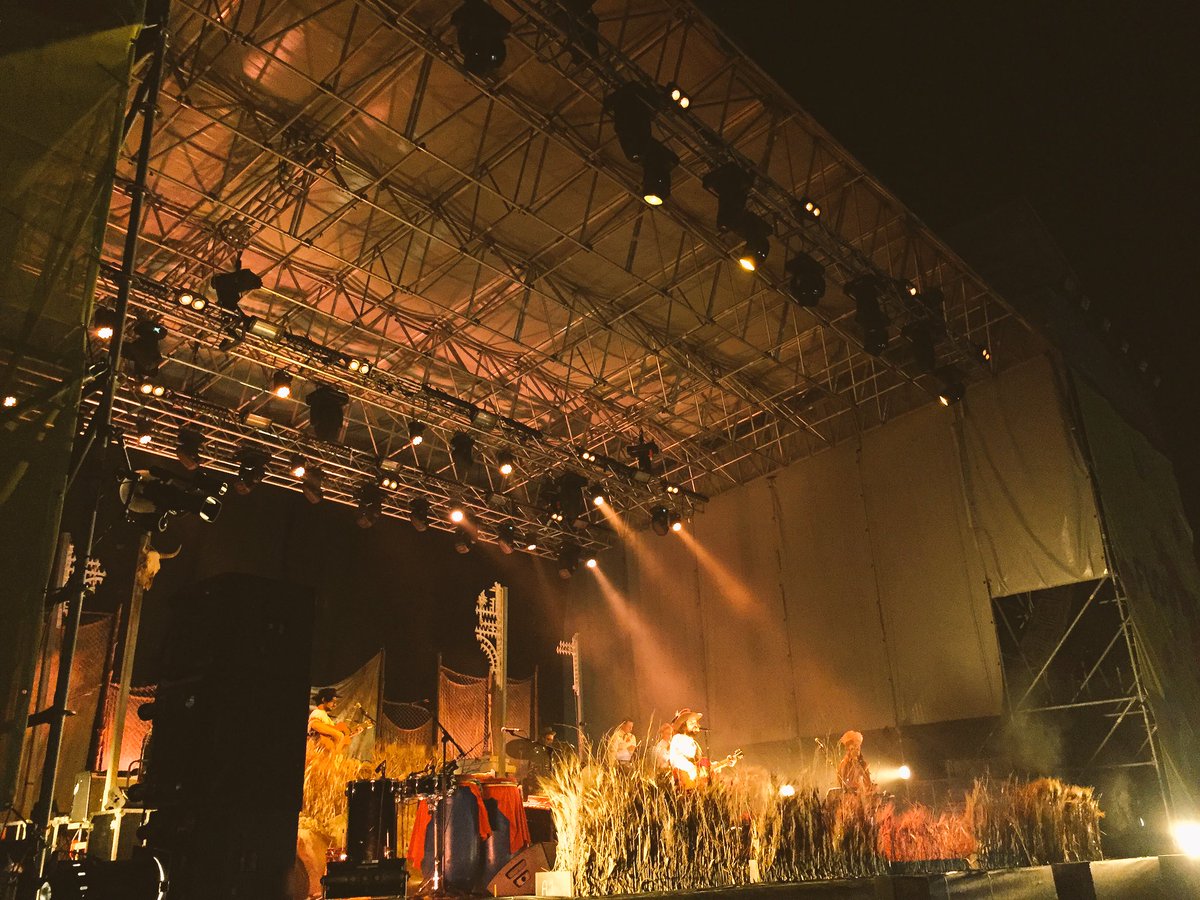 ultrasonica_ita's tweet photo. Un @vcapossela molto country tra le spighe di grano in una caldissima notte torinese @FLOWERSFEST #Torino https://t.co/gxT1VSSrM7