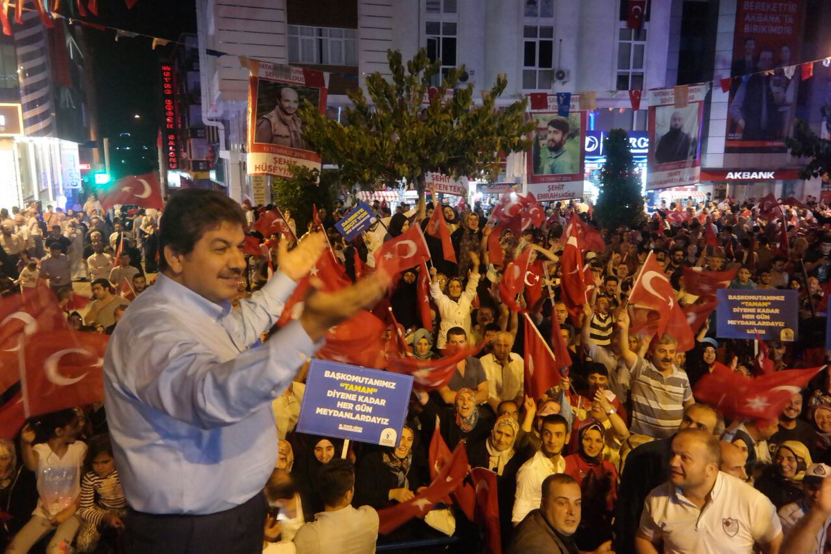 Milletvekilimiz Hüseyin Bürge, AK Parti İstanbul İl Başkan Yardımcımız Ahmet Cin Dörtyol Meydanı'nda bizlerle.