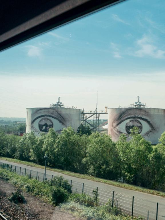 grazia_fr's tweet photo. Capturez l'#insolite vu du train : le #concoursphoto lancé cet été par la #SNCF ... ... https://t.co/7TUpAQZY5X https://t.co/XNSZyLm2vg