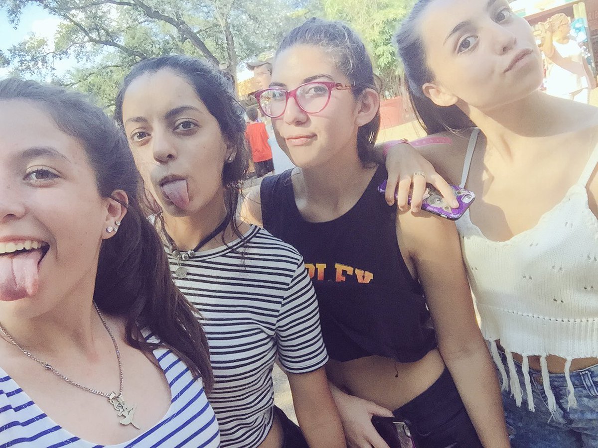 LuValenzuela_'s tweet image. #FunTimeFriends @caamiivillalba9 @MartuGutierrezz @ccamrod