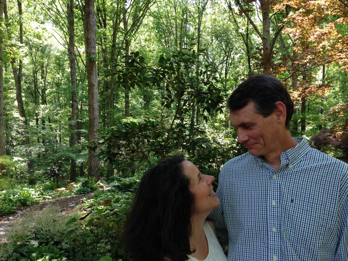ChrisAndrewsVA's tweet photo. 33 years ago today, first kiss with @ClaireHAndrews at @epworthbythesea - 40,000 kisses later, never gets old. https://t.co/Prinmtmyf1