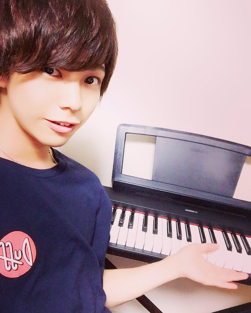 mylo_shun0218's tweet photo. 僕の愛用のキーボード🎹✨
YAMAHAのNP-31です(*^^*)♡
また時間があれば弾語りしますね〜🎶
皆様ご視聴ありがとうございます😌
#YAMAHA
#NP31
#弾語り
#福留瞬
#CandyBoy https://t.co/rIANwIIYc1