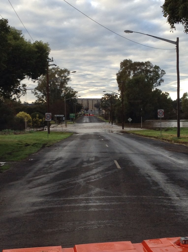 Jack_R_Edwards's tweet photo. Looks like I'm late for work or working from home. #flood #bellriver #wellington #goingtoneedabiggerboat https://t.co/e4WsKjPvOB