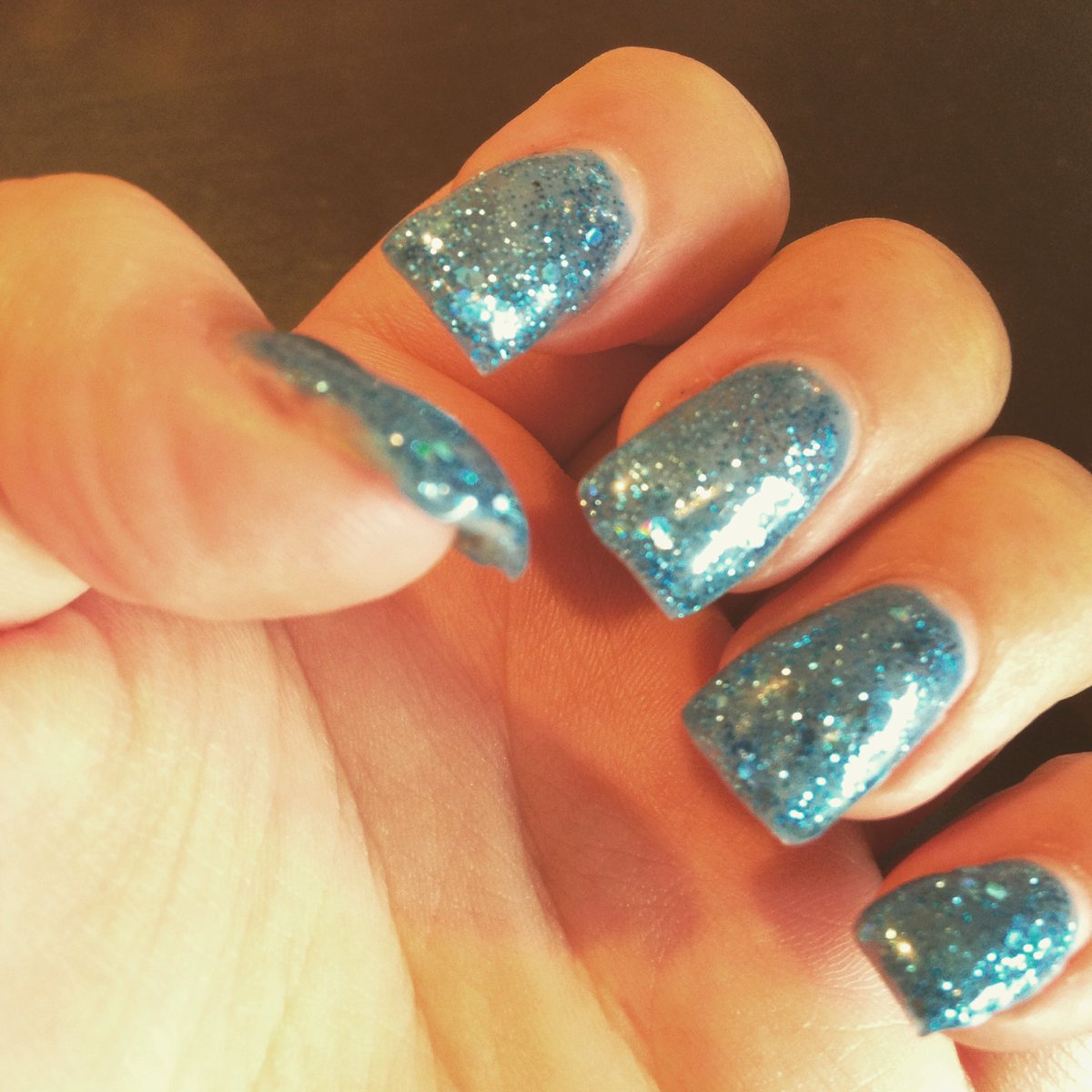upsdell_allison's tweet photo. Mermaid vibes #nails https://t.co/0DPhgisBqt