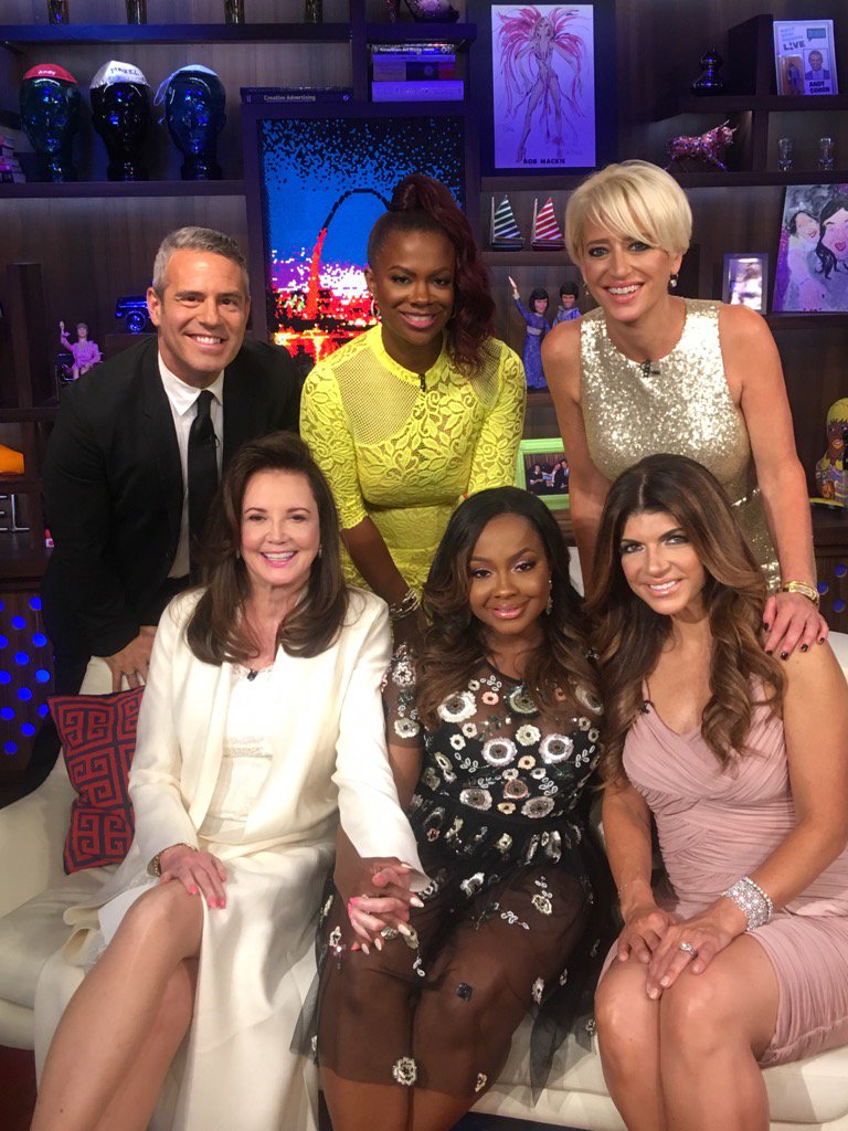 Teresa_Giudice's tweet image. With @Andy @PhaedraParks @Kandi @DorindaMedley @Pataltschul in the @BravoWWHL clubhouse at The Bravo's @Bravotv