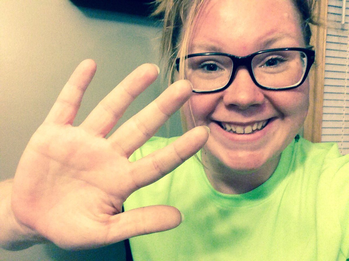 hitthoseprs's tweet photo. Ran 2 miles, 10 minutes of spinning, and a 1 minute plank. High five if you worked out today! #fit #run #weightloss https://t.co/qxtexf6XFX