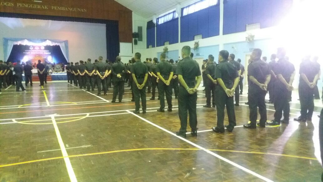 KDNPUTRAJAYA's tweet photo. Sekitar Majlis Penyampaian Pingat Kedaulatan Negara @penjaramalaysia di Sandakan, Sabah pd 21/7/2016 https://t.co/9G38J8IAaA