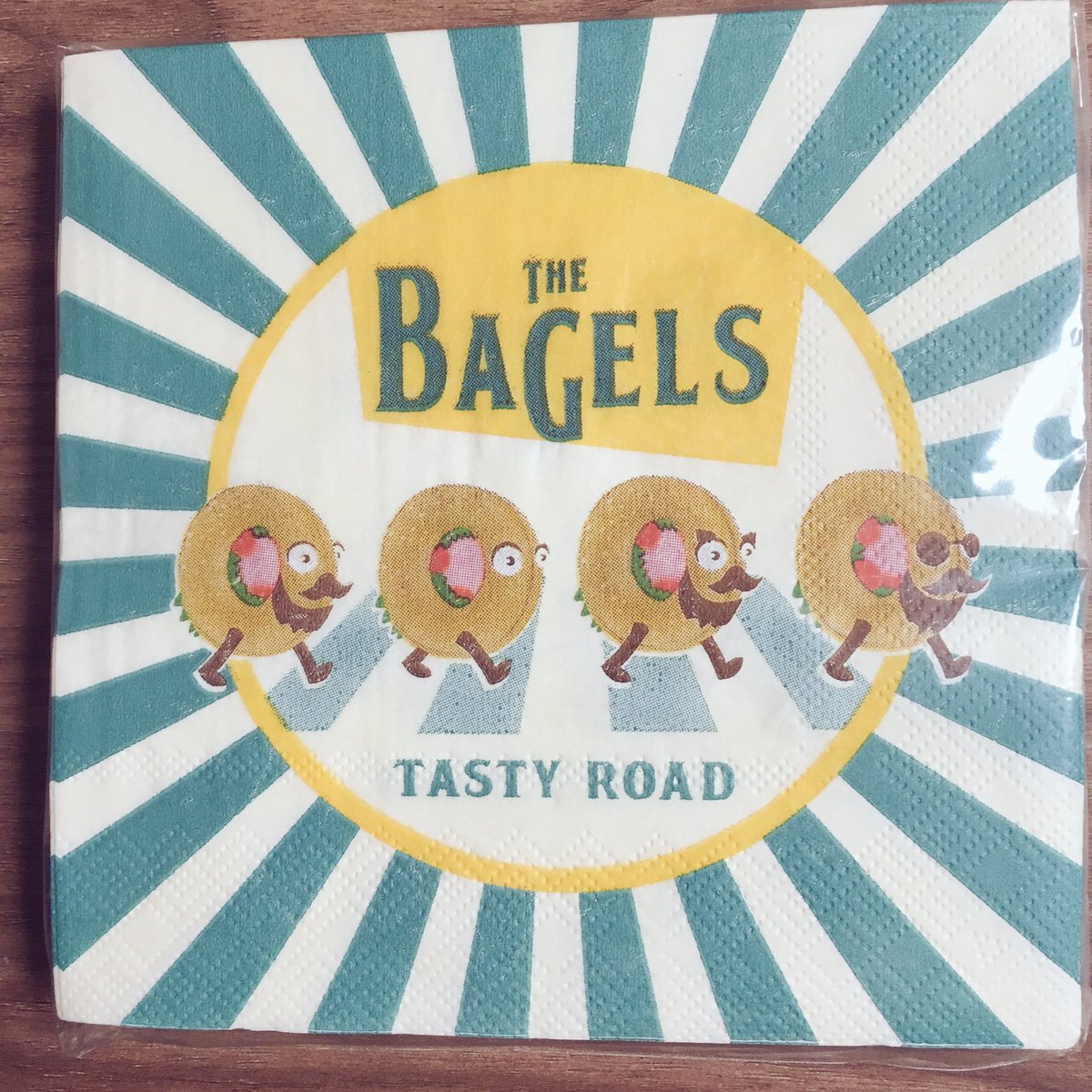 SatokoNii's tweet photo. カナダのお土産
めちゃかわいいペーパーナフキン
#theBagels https://t.co/l0B81WMr2m