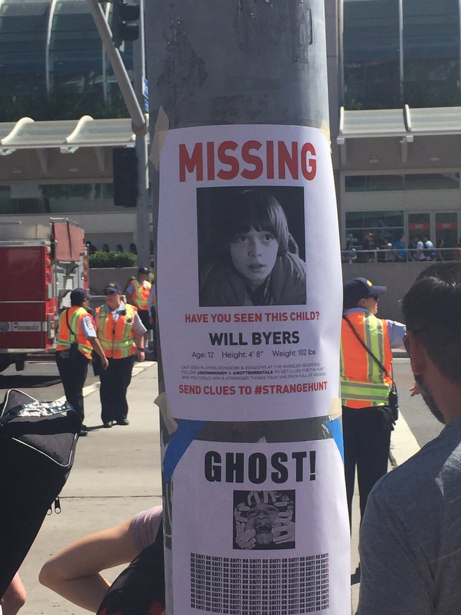 cthulhou's tweet photo. A Netflix sempre arranja as melhores formas de promover suas séries. #SDCC #SDCC2016 https://t.co/Aax9dUE8r6