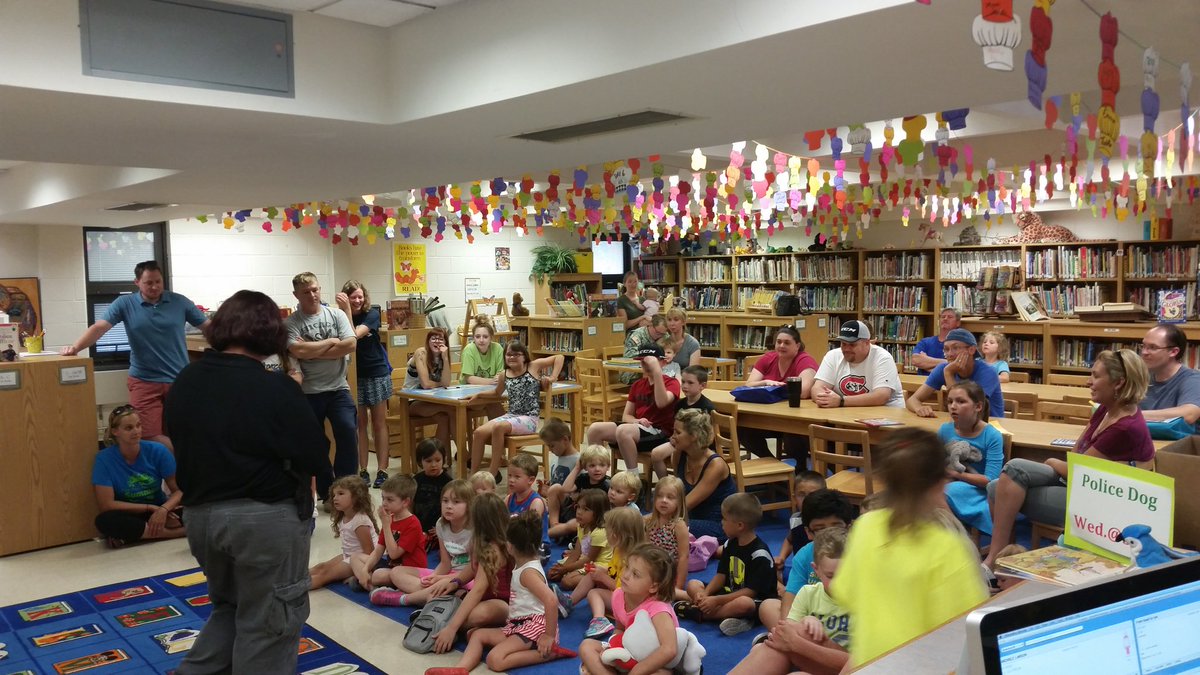 Pattikring44's tweet photo. Deputy Laura and Bella from the DuPage Cty Sheriff's Depart. visit the BF Summer Library. #WeAre44 #BFLRC https://t.co/x28Ujs7G5O