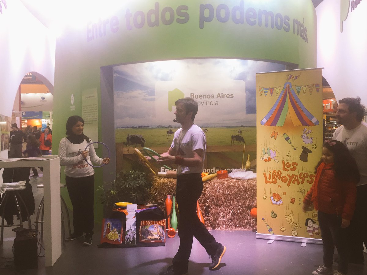 TurismoPBA's tweet photo. Culminando el 5to dia de #Rural @TurismoPBA en el stand d @BAProvincia chicos y grandes disfrutaron con #Libroyasos https://t.co/HjLqh0K1Y6