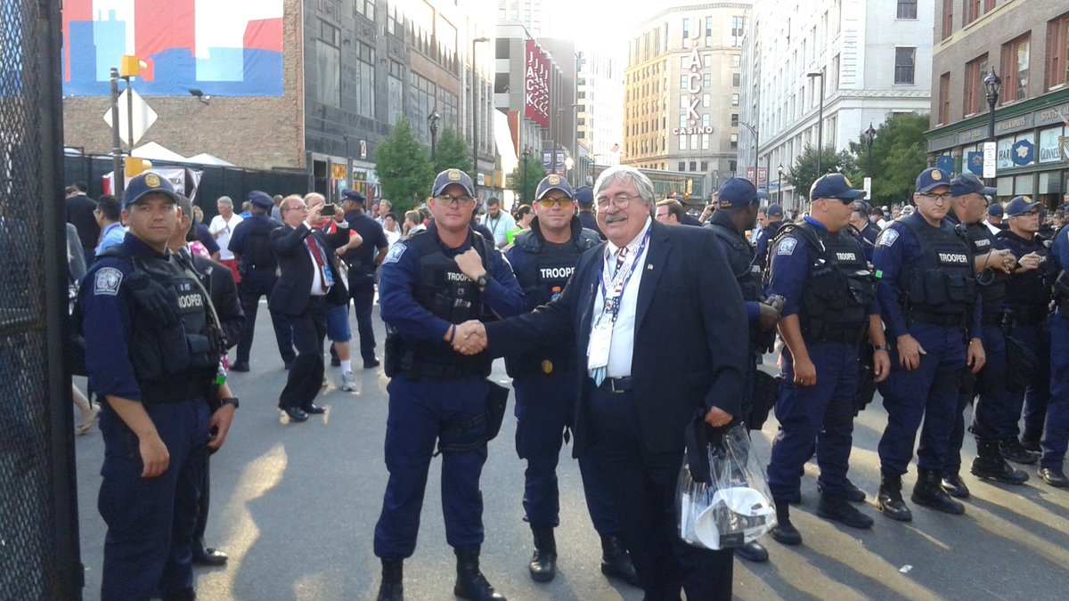 RinoHunterSCM's tweet image. Found myself on wrong side of riot line. Thanks for covering us...