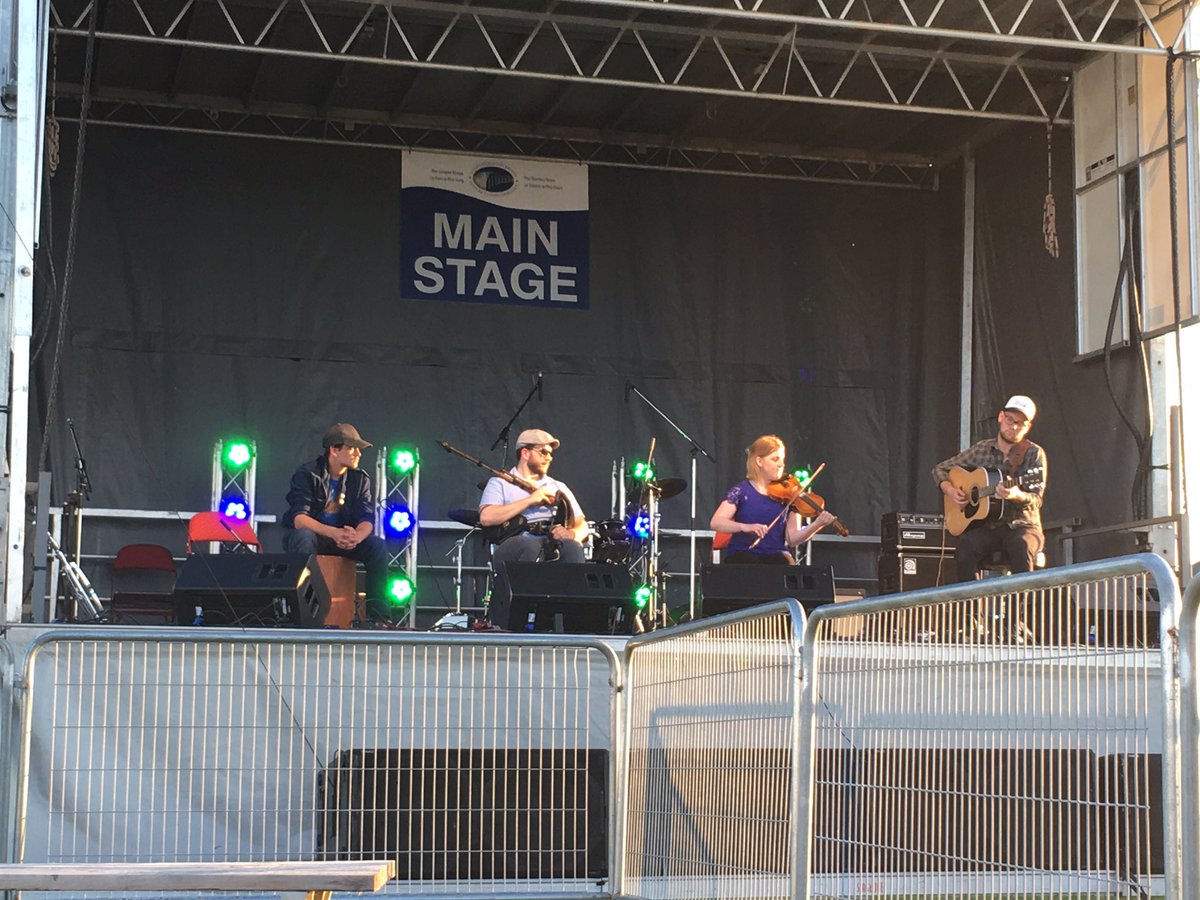 RolloBayFiddle's tweet photo. Here supporting @PEILobsterFest &amp; watching @benita_music @guitarzakk play some smokin' tunes! #Pei #trad G8 Festival https://t.co/G2xJtL0Mw2
