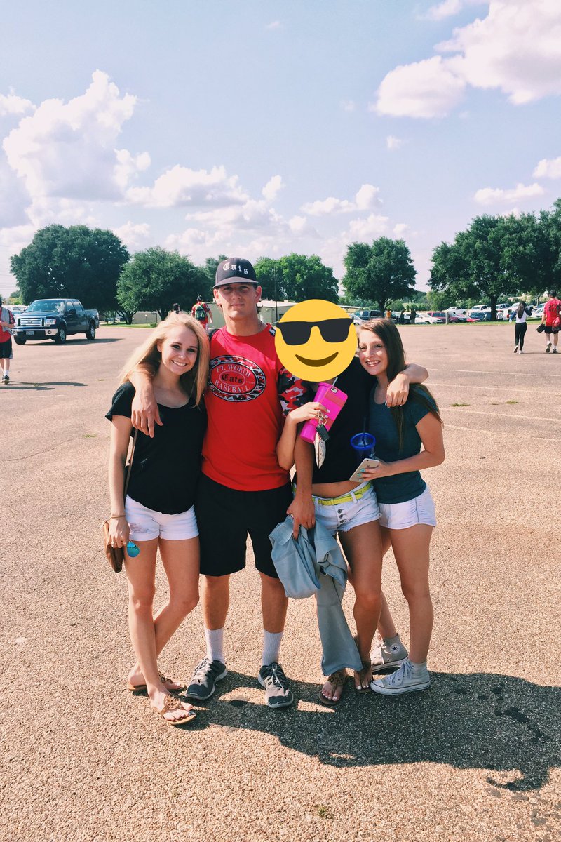 RichelleDan's tweet photo. @Cullenjohnson14 this ones for u!! Hbd dood(-: https://t.co/1jzV3eyDAV