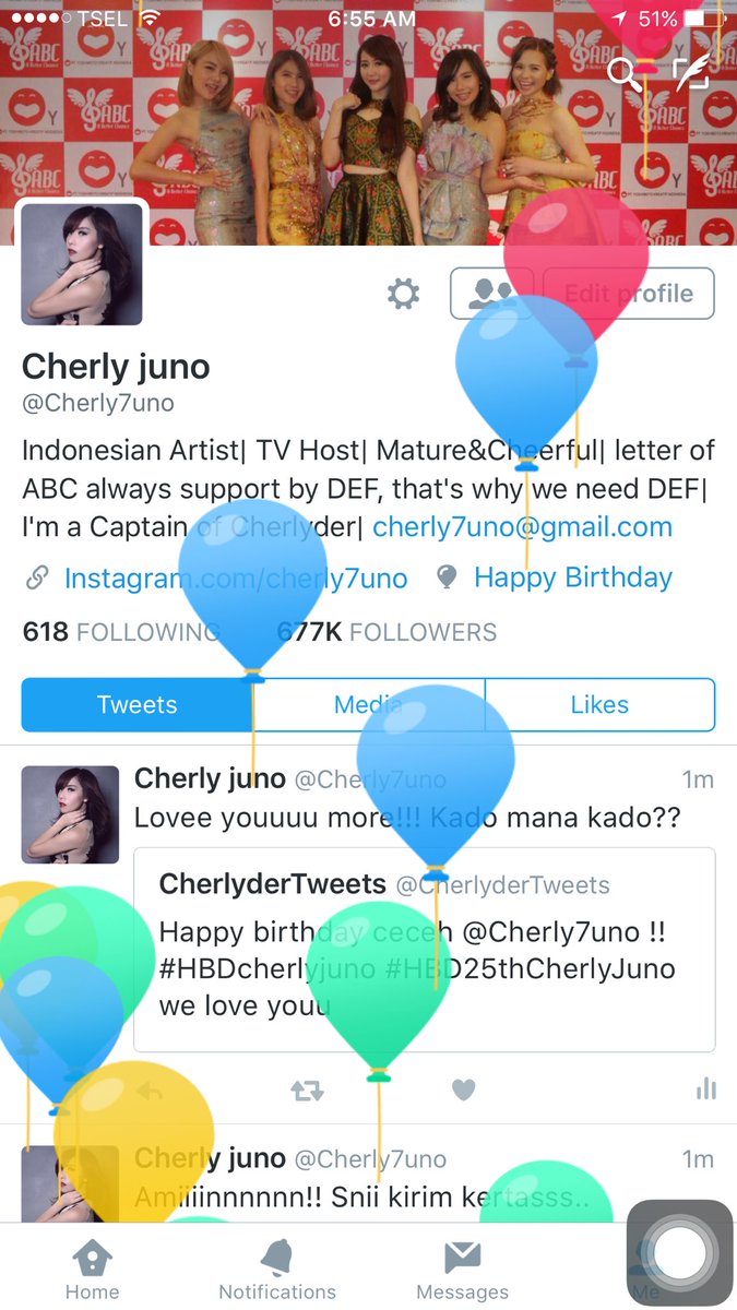 Banyak balon di home twitter... They also celebrate my birthday.. Thanks <a href="/TwitterID/">Twitter Indonesia</a>