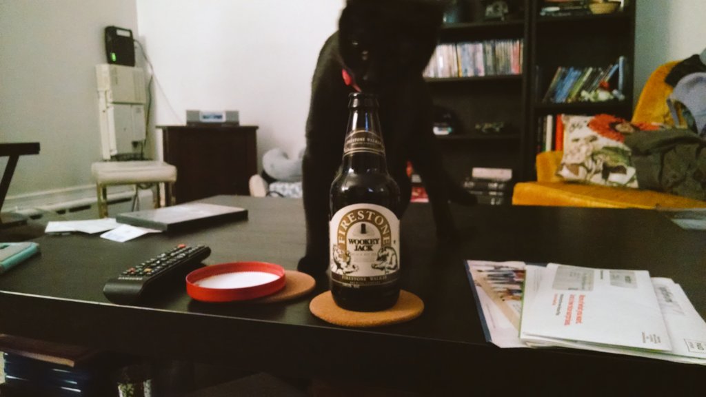 EdSlaysTV's tweet photo. So good even kitties like it. Wookey Jack. @FirestoneWalker @CatsOnTap #firestonewalker #cats #blackrye #ipa https://t.co/7upx4VrF2f