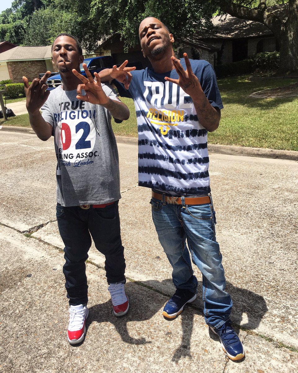 TTrollie's tweet photo. "Thuggin In Designer". 💰 #1245 https://t.co/NDDCZi8afn