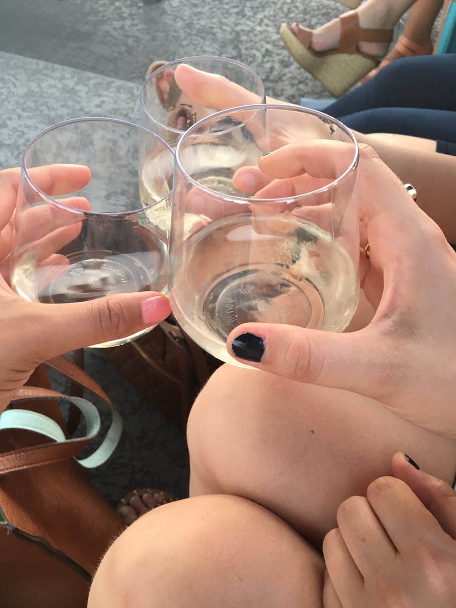 monicaascioti's tweet image. Soaking up knowledge with my girls at @BloggerScene! 🍷 #bloggerscene #embassyrowlove