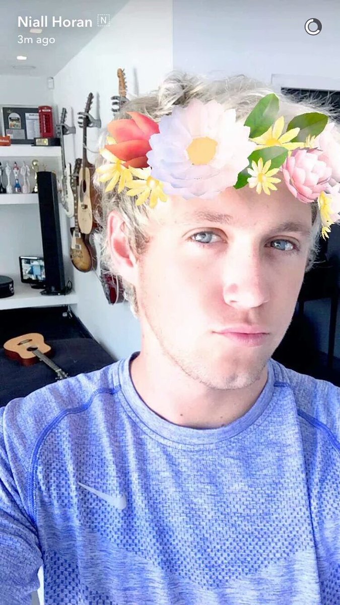 NiallersGirls93's tweet photo. My #TeenChoice vote for #ChoiceFandom is @onedirection #Directioners https://t.co/JTSMujkTB3