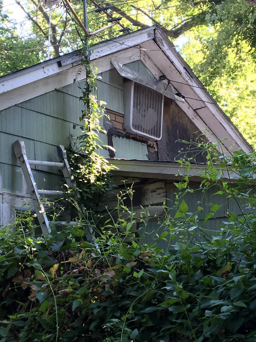 lawrencemodern's tweet photo. #redneck attic ventilation observed in #Lawrence #Kansas #realestate observations #boxfans #GetErDone https://t.co/p081w8sCzs