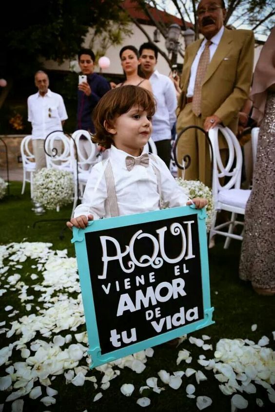 expertoscarpas's tweet photo. ¿Así o más cute esta idea para decorar la entrada de la novia a la ceremonia?
#TipsDeBodas https://t.co/2pRENwdCU6
