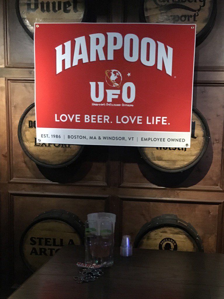 harpoon_LI's tweet photo. Come have a Sweet Spot and UFO White @TJFINLEYS get a cool glass with your pint. https://t.co/HzjwnCsFRK
