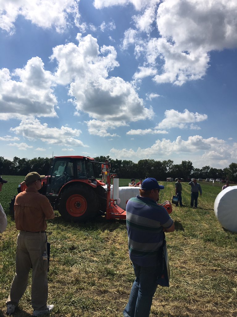 CelineRaisbeck's tweet image. Checking out some field demonstrations #aginmotion #fielddemos