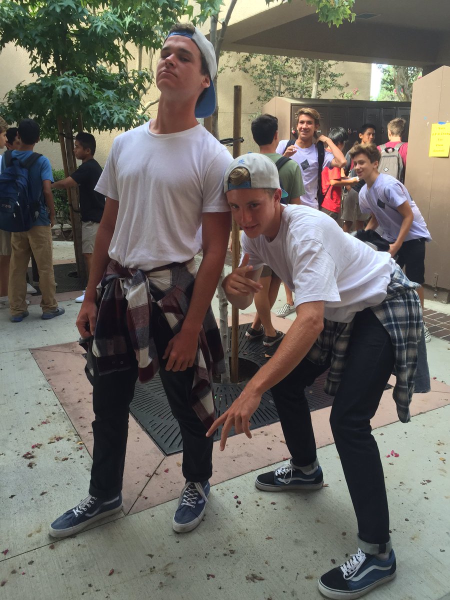 3DrewPhillips's tweet photo. Happy birthday to probably the coolest person in the world 🎉❤️ @BrendanHall6 https://t.co/V27ZehD8oy