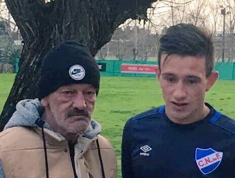 BenjiFrula's tweet photo. "Vengo a nacional a darle una alegria a mi viejo" 
El de al lado es el padre, una felicidad inminente tiene https://t.co/OWbg8RQS5P