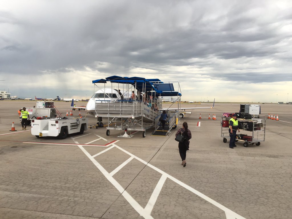 JonStrack's tweet image. Old school outdoor boarding here in Denver.  Storm brewing in the distance.   #smalljet #readyforbumps