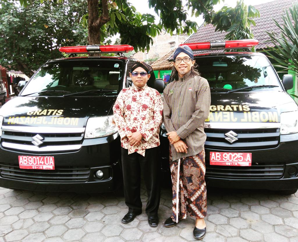pakdjo's tweet photo. Monggo yg membutuhkan mobil jenazah gratis bagi warga kota Yk, telp. 0274-378335 https://t.co/aWYIW8jPpJ