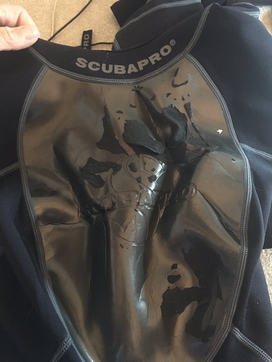 MBCleanMarine's tweet photo. really upsetting. I haven't had a chance to wear this yet. Had it in my dive bag for 1/2 day. #scubapro 😤 https://t.co/n0lo9s1pDA