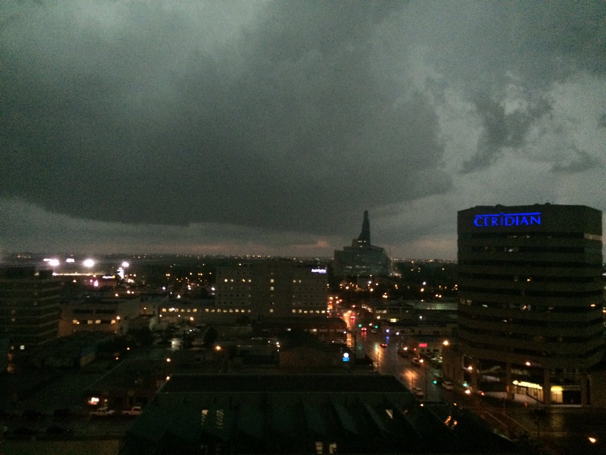donnaleecbc's tweet photo. Got home just before the rain started coming down. Can barely see anything out my window #mstorm #winnipeg https://t.co/dFbPuzWXkR
