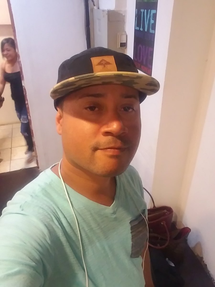 dannypty507's tweet photo. @Kbeezle82 we here ! Ensayando! Going down! A Tempo Studios! https://t.co/Nxpz795Nrf