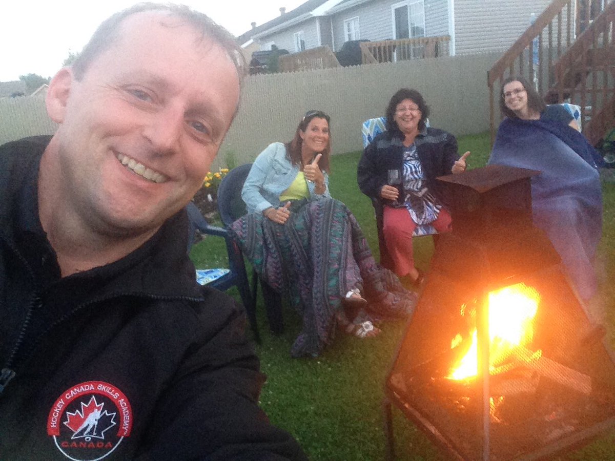 AnnGDes's tweet photo. Having a great time with Carole! Merci de nous recevoir#desrochers https://t.co/N39nZt6IpJ