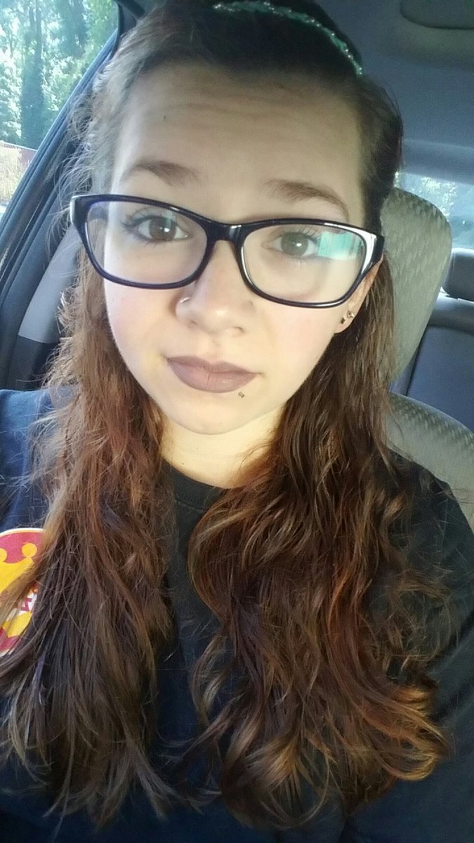KMD_247's tweet photo. Sure I'm a pretty girl up in a pretty world
But they say pretty hurts
And I don't wanna sit still.... https://t.co/Vv4aJh696P
