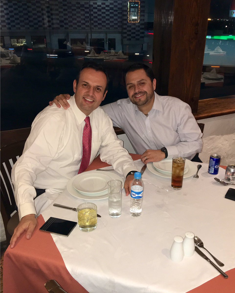 RodrigoReinaL's tweet photo. Celebrando a mi amigo @oscarcallejo por su nombramiento como Pte. de #DIRCAIBEA. Abrazo a todos https://t.co/bnYvh0WAe3