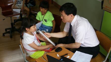 어린이 아토피 예방을 위해 #성남시 는 분당차병원과 업무협약을 맺고 11개 초등학교 대상 1200여명 검진, 오늘 금상초등학교를 끝으로 찾아가는 예방검진 마무리! 의료진 여러분 수고 하셨습니다. #환경정책과