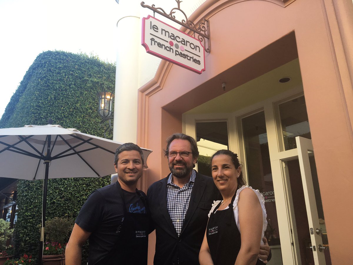 hassia77's tweet photo. Merci @FLefebvre_RF  pour votre visite amicale @Le Macaron Santa Barbara https://t.co/jUAXRsjF9N