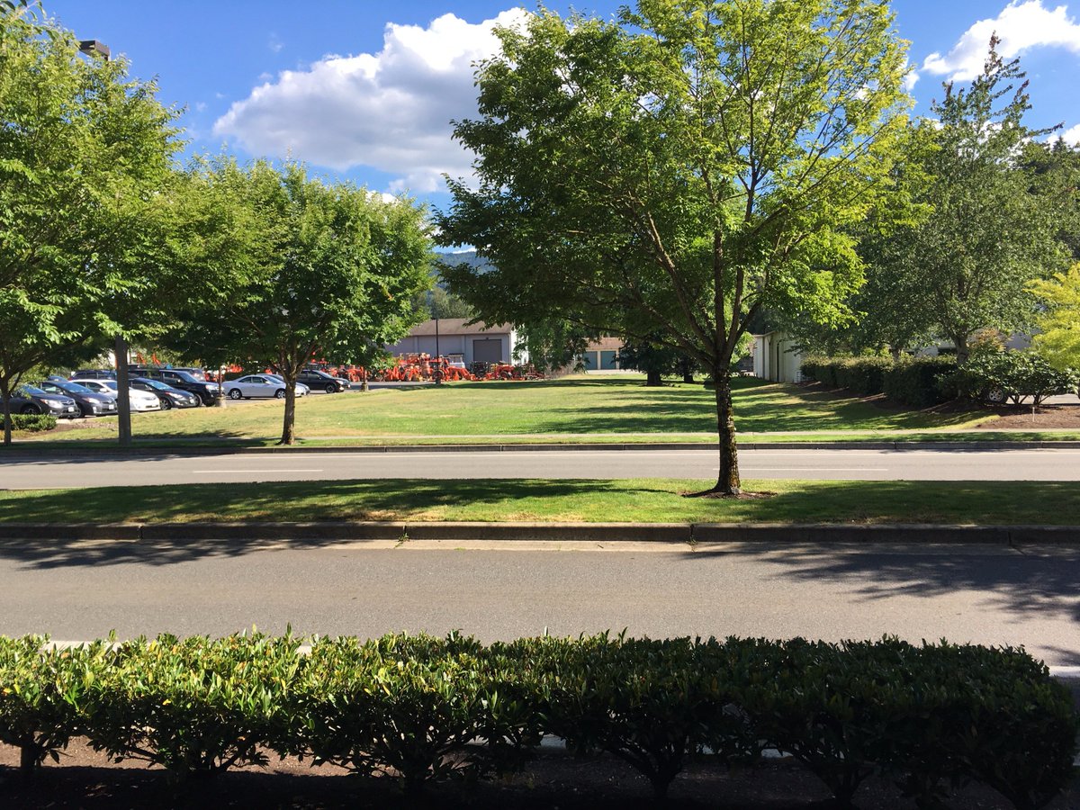 benchesofissy's tweet image. Play hooky from your conference at the Hilton Garden Inn on this bench. There are a bunch more if this one's taken.