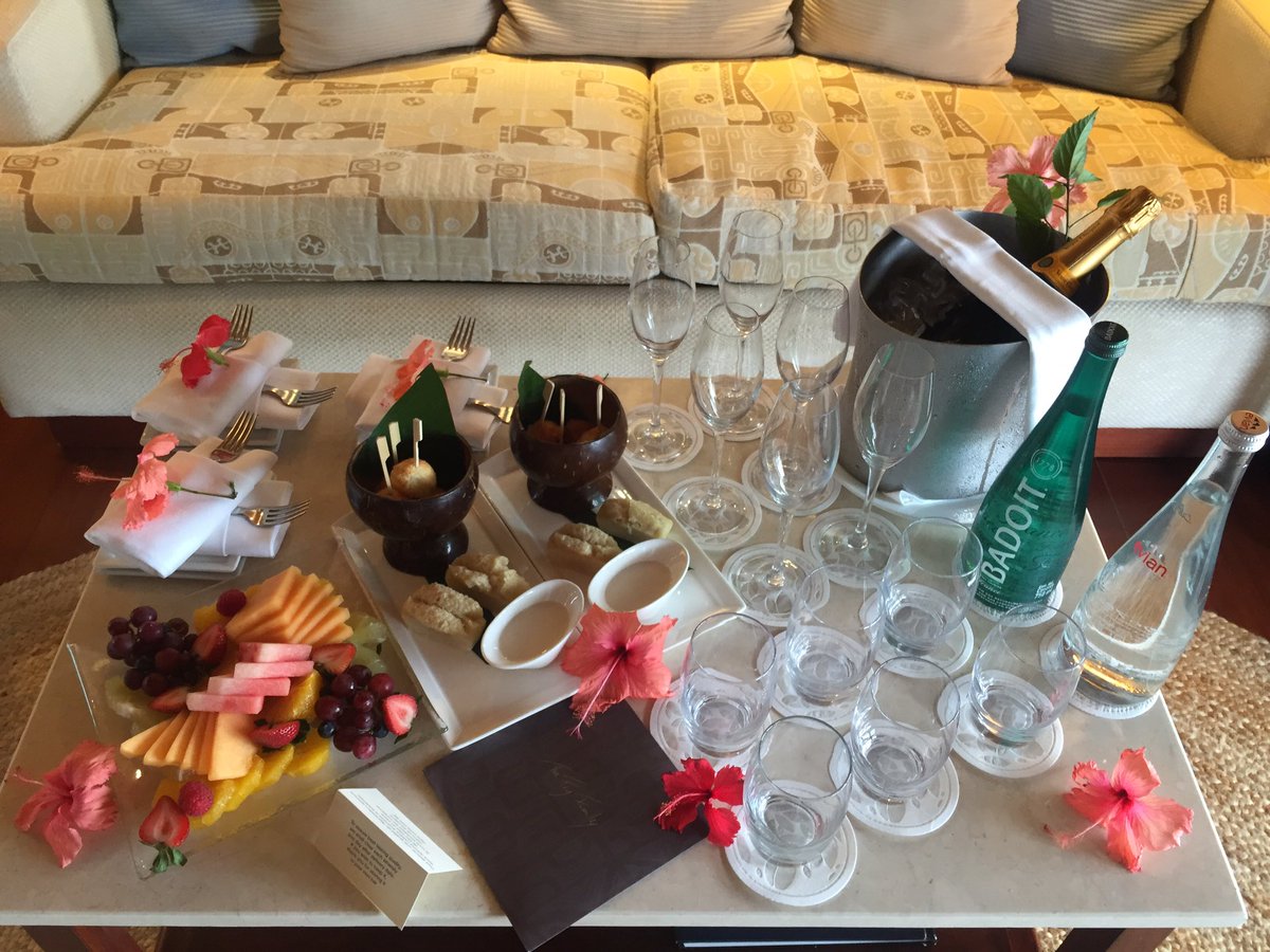 maloriefry's tweet photo. welcome to Bora Bora https://t.co/NPi1YLS3DI