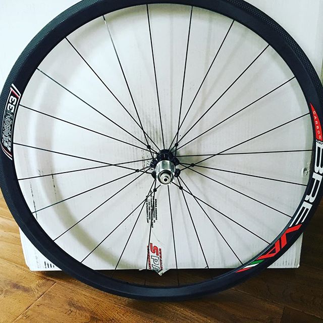 SpadaUK's tweet photo. Stunning Spada Breva Carbon. Just 970g a pair and are robust enough for any Road Race. https://t.co/VHM1X4rDuw https://t.co/bBCiXypT49