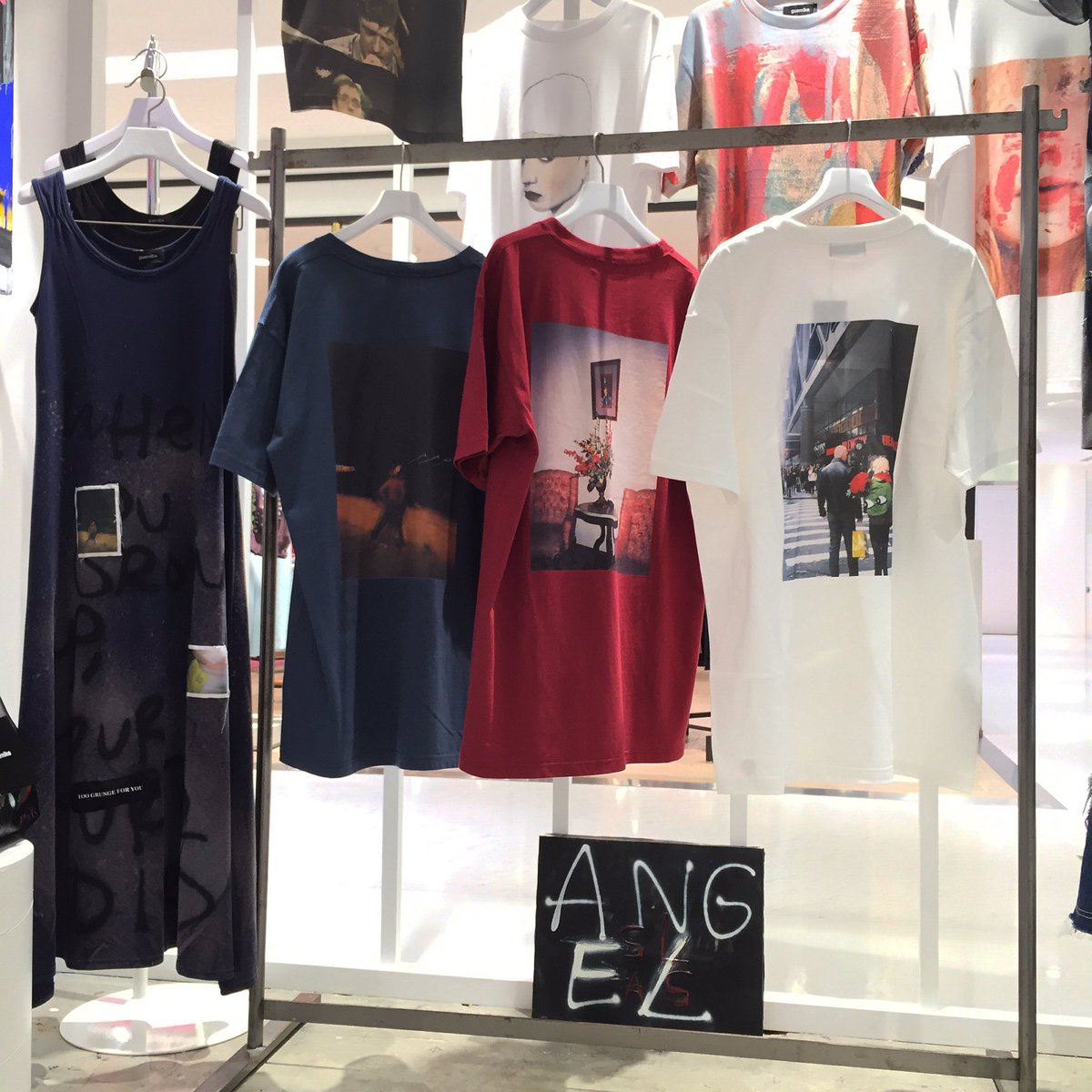 WALL_LABO's tweet image. #guernika より
ハイセンスなオリジナルフォトT-shirtsが入荷致しました。
¥10,000＋TAX

@WALL_fukuoka