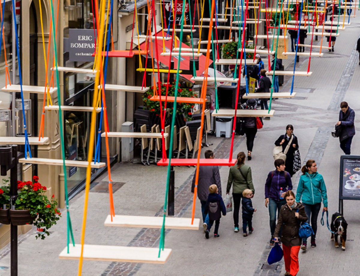 Hundreds of colorful swings transform busy street in Luxembourg
bit.ly/2aejQDh