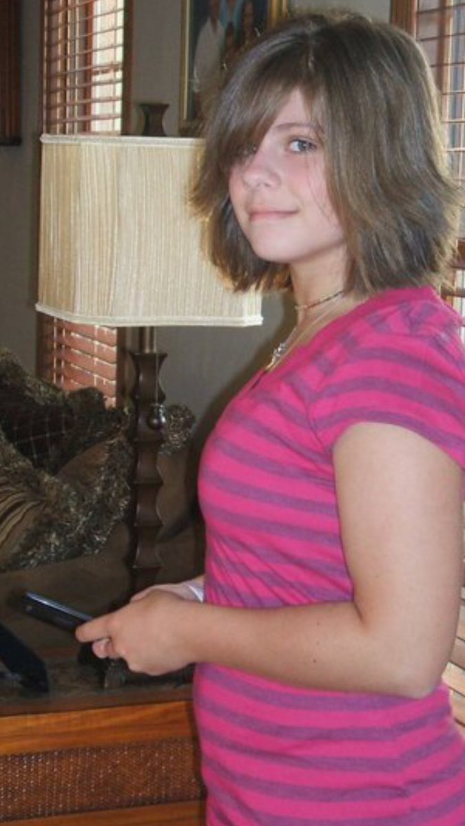 littlebeardy's tweet photo. Getting ready to revert to this stage because My Chemical Romance is coming back #PeepMyFlipPhone #FeatherExtensions https://t.co/fhjcgic3rs