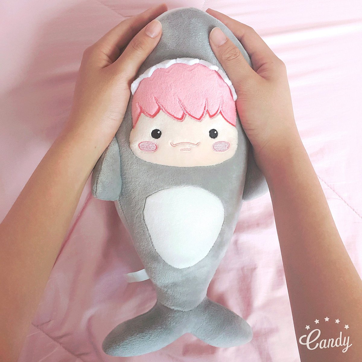 s_jaws_doll's tweet photo. 🐳슙죠스 마사지법
1.싱싱한 죠스를 준비합니다
2.죠스를 뒤집어 위에서 눌러줍니다
3.죠스 얼굴 위쪽을 문질러 뾰족한 모양을 만들어줍니다 https://t.co/QqSlRnjeoG