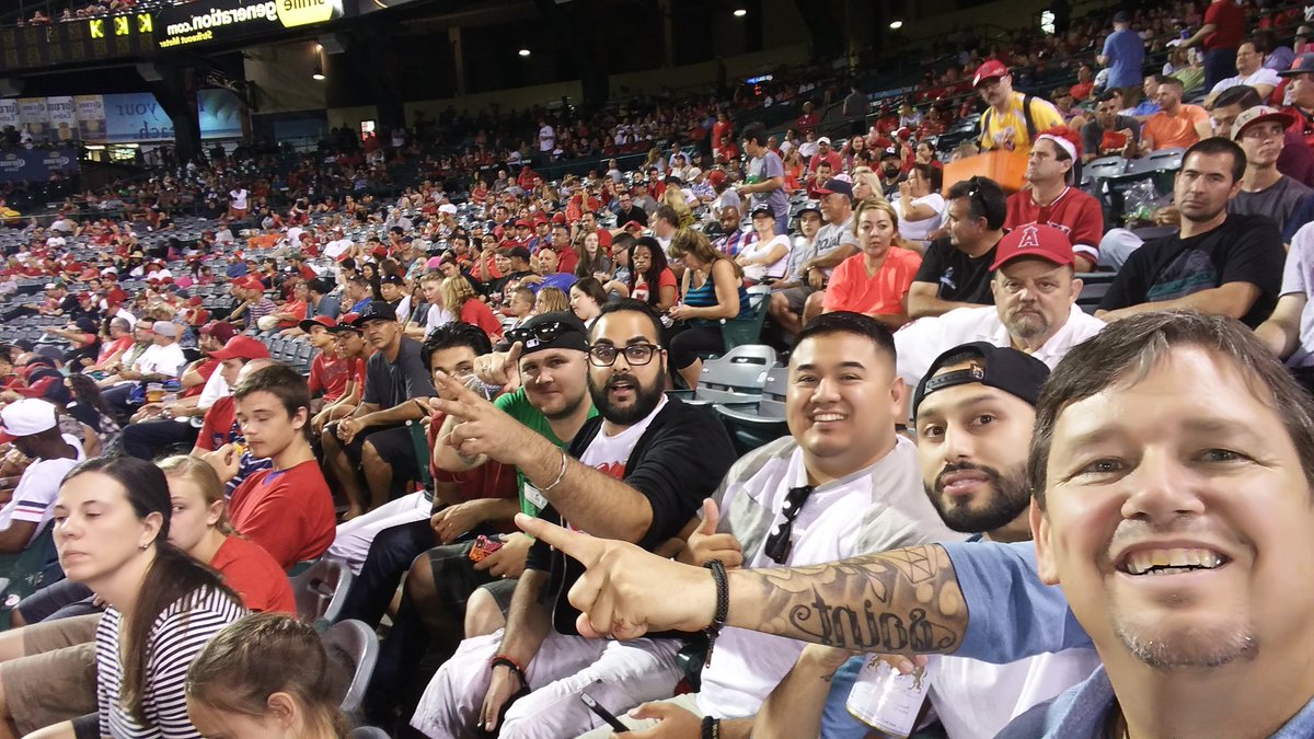 DEVINPOLK3's tweet photo. Chilling in SoCal at the Angels gams with the best team in Wireless. https://t.co/Xo8wIJR3a3