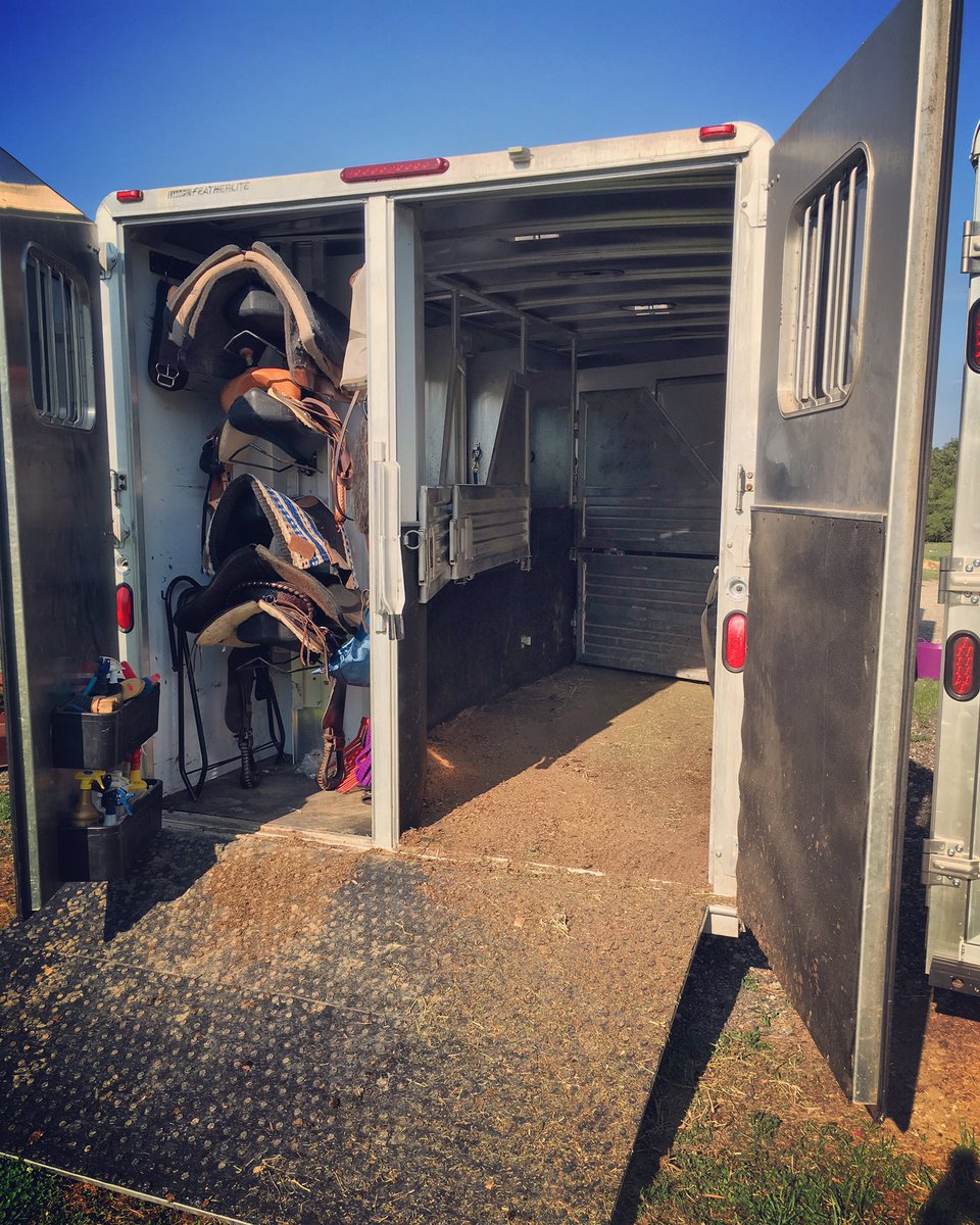 RVTEquestrian's tweet photo. Loading up for my 4 day trail ride!🏇 #horse #trailride #featherlite #horsetrailer #westerntack #outdooradventures https://t.co/zH6EGn0BoZ